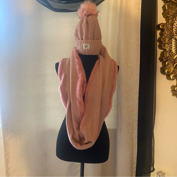 UGG Accessories - UGG womens hat and Scarf set! Light pink
